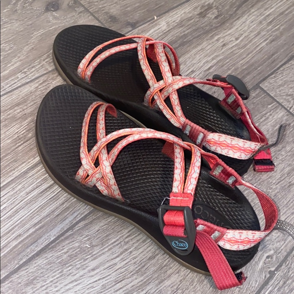 Pink and white Chaco’s